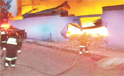 Se incendia empresa de tubos en Veracruz