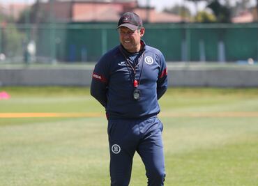 Cruz Azul y Juan Reynoso borran a futbolista de su plantilla
