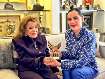 María Victoria recibe “Las Alas de la Cuauhtémoc” de la alcaldesa Sandra Cuevas
