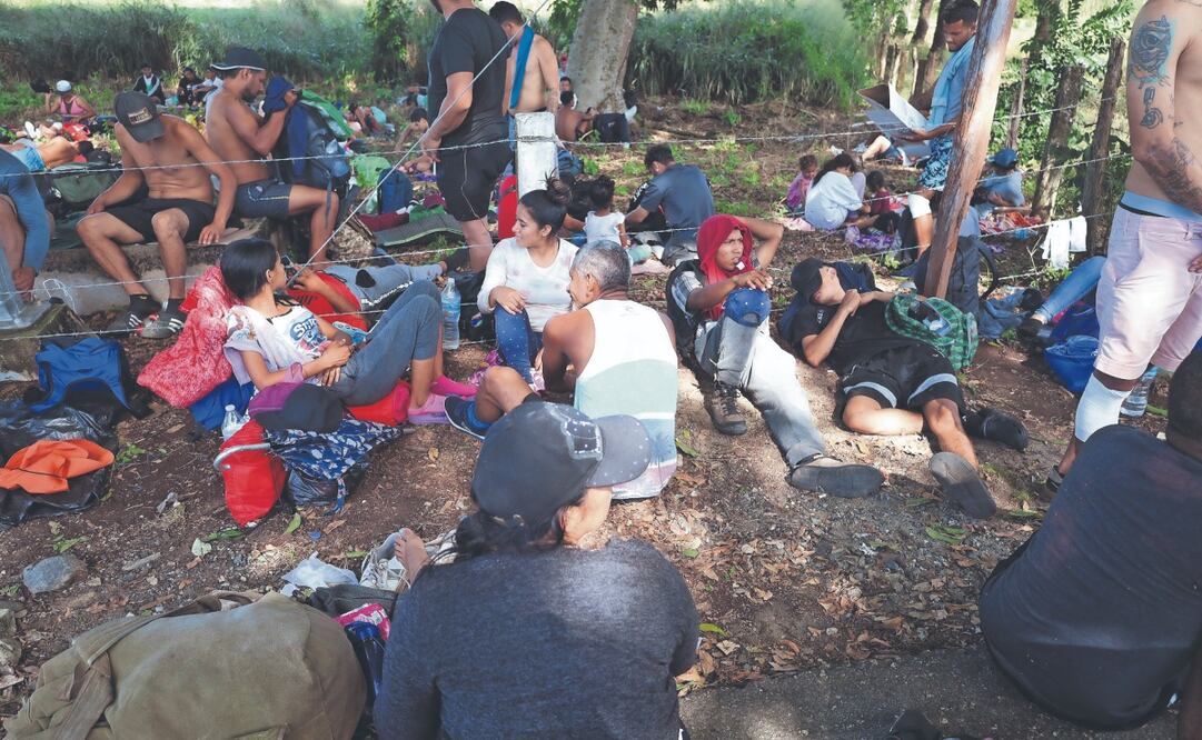 Unos 2 mil migrantes presentan problemas de salud y llagas en los pies por las largas caminatas. Foto: de María de Jesús Peters. El Universal