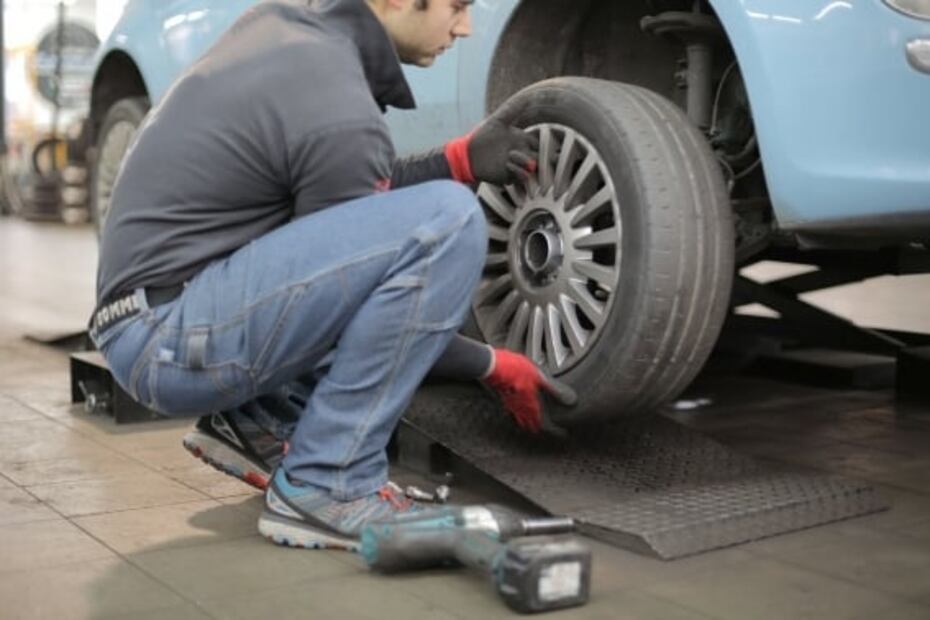 ¿Es correcto reparar las llantas del auto?