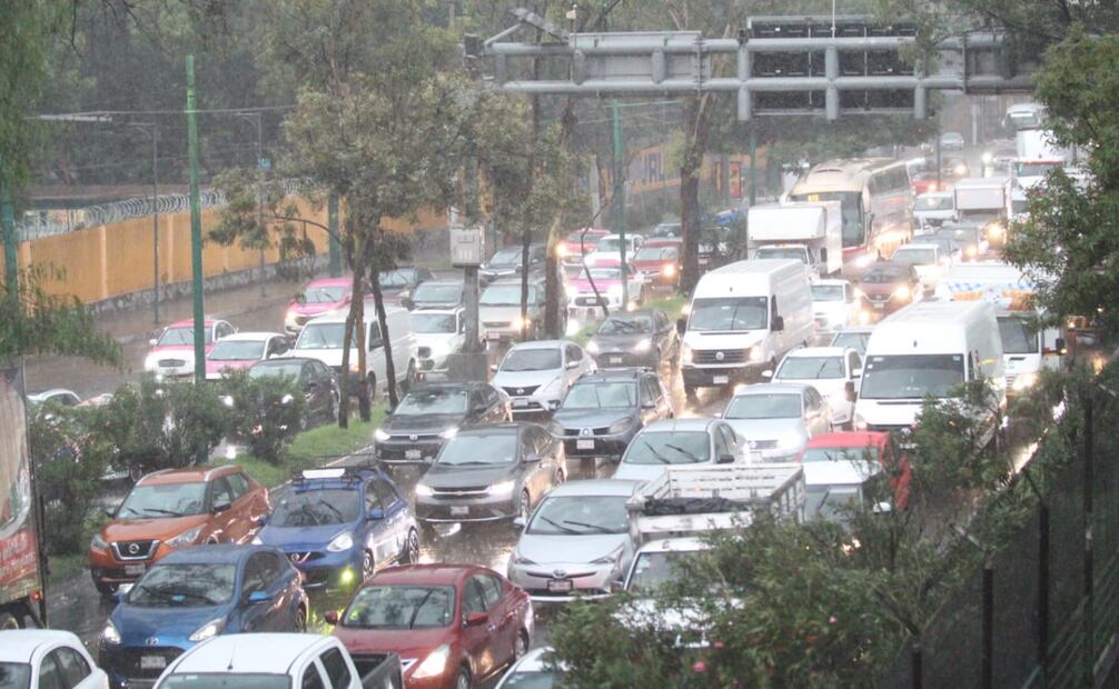 Las fuertes lluvias en la Ciudad de México han ocasionado inundaciones, caídas de árboles y caos vial. Fotos: Francisco Rodríguez. EL UNIVERSAL