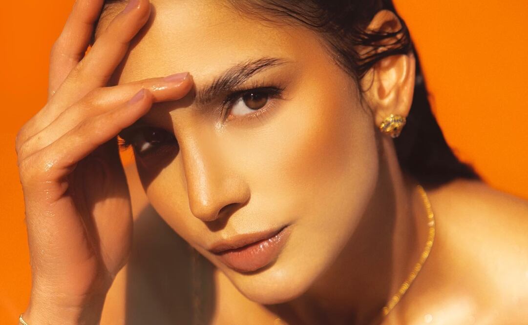 Ary Tenorio rompió las redes sociales al mostrar su look con minifalda. Imagen: Instagram @arianny.tenorio