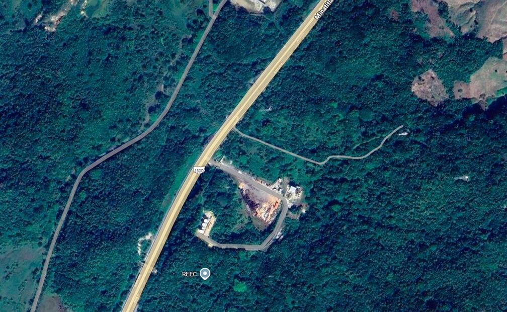 La planta siempre permaneció sin algún distintivo de su nombre o razón social y sin pavimentación. Foto: Google Maps