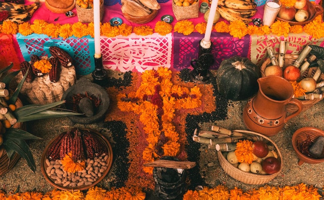 La ofrenda de Día de Muertos se coloca durante la ultima semana de octubre. Foto: Pexels