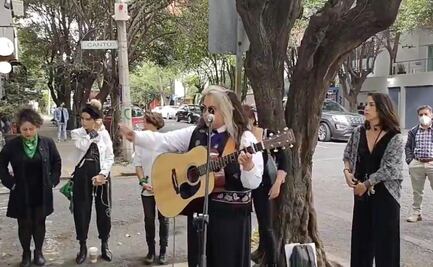 Con música, feministas exigen justicia para saxofonista María Elena