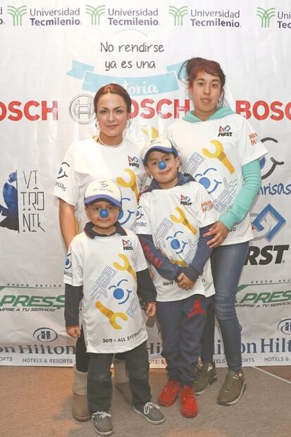Niños con cáncer arman robots