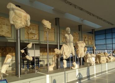Hallan estatua de 2 mil años en bolsa de basura en Grecia; es de la era helenística, marcada por el florecimiento del arte