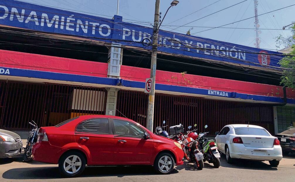 El predio en el que la administración pasada anunció la construcción de vivienda para jóvenes sigue como estacionamiento, aunque no da servicio. Foto: Diego Simón Sánchez / EL UNIVERSAL