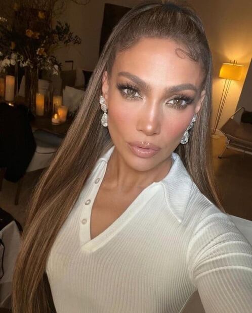 Jennifer Lopez impacta en vestido Tom Ford con transparencias