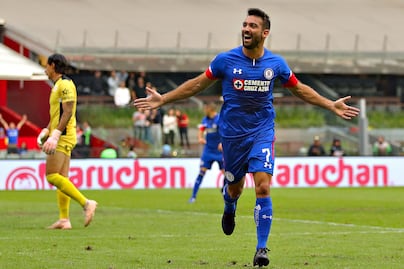 Cruz Azul derrota a Lobos y termina invicto en el Azteca