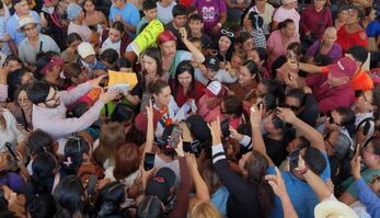 La presidenta de México, Claudia Sheinbaum Pardo destacó que cuenta solo con 10 integrantes de la ayudantía que la acompañan (08/11/2025). Foto: Especial
