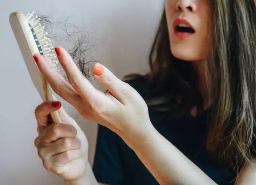 La Luna Nueva representa el comienzo de un nuevo ciclo, pero el cabello puede surfir un debilitamiento y caerse. Foto: Unsplash