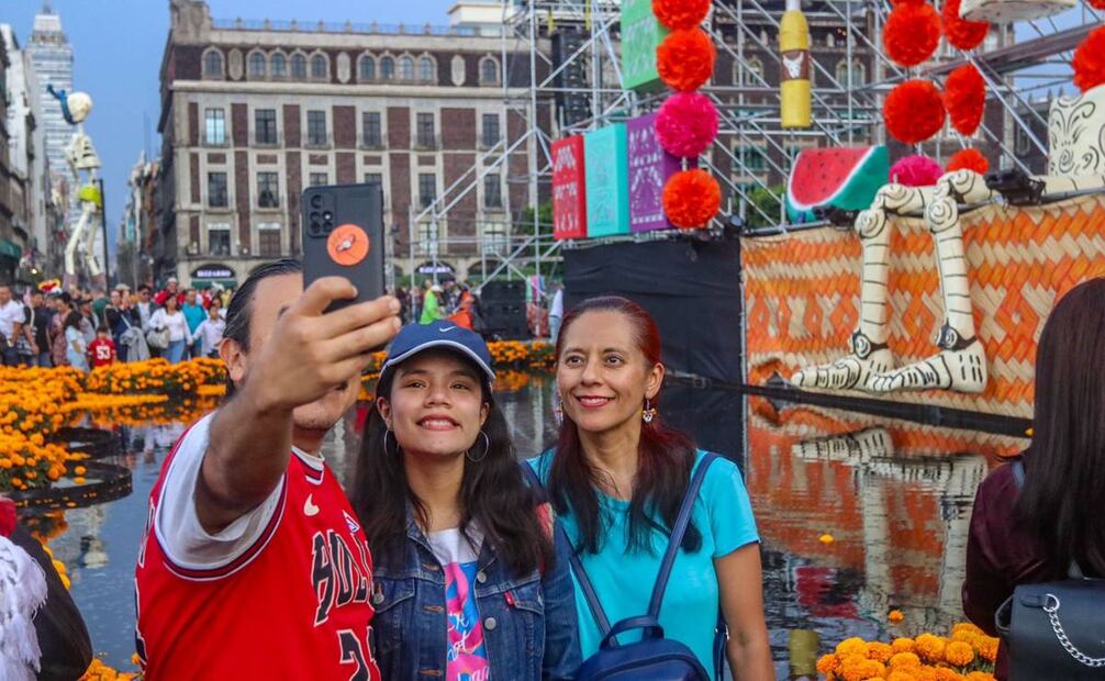 Asistentes declararon que disfrutaron la ofrenda porque “también es convivencia con la familia". Foto: Axel Sánchez