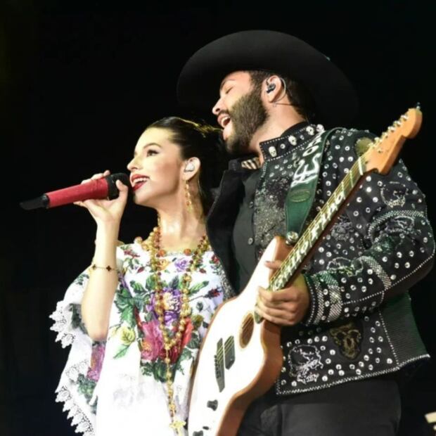 Este fue el costoso regalo que Ángela Aguilar eligió para su hermano Leonardo Aguilar