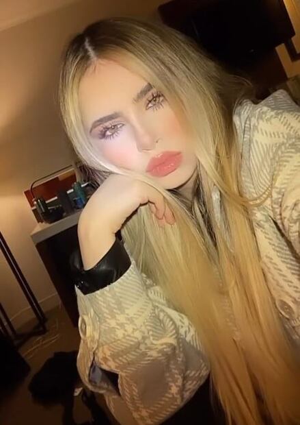La hermana de Nodal tiene el look perfecto de otoño