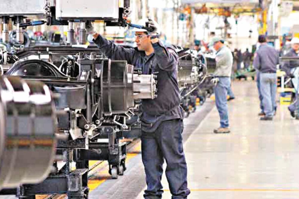 Las leyes que dan mayor libertad a sindicatos incrementarán el riesgo de costos para las industrias automotriz y minera, consideró Moody’s. Foto: ARCHIVO. EL UNIVERSAL