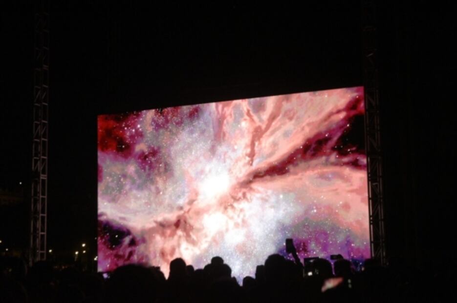 "Noche de las Estrellas" en el Zócalo reúne a más de 80 mil personas observando el cielo