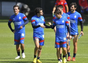 Chivas viaja a España con novedades de cantera para disputar los amistosos