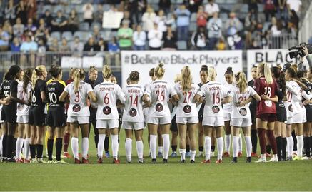 VIDEO: Jugadoras detienen partido en protesta por los casos de abuso sexual en la liga