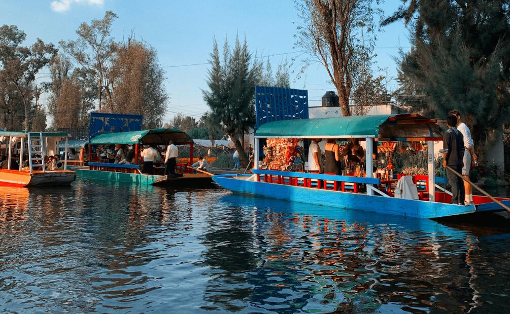 Lánzate a Xochimilco y explorar sus lagunas después del partido. Foto: Unsplash