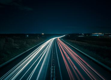 La carretera que carga autos eléctricos cuando pasan por ella