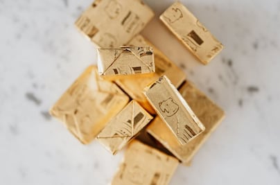 Cubos sazonadores caseros para hacer caldo de pollo y sopas