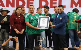 Gustavo A. Madero logra Récord Guinness; certifican mural pintado a pincel más grande del mundo