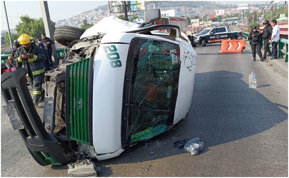 Volcadura en la autopista México-Pachuca. Foto: Especial