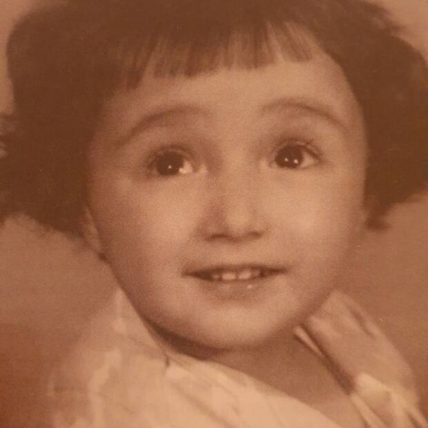 "La Chilindrina" se destapa y posa en bikini a los 70 años 