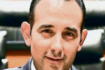 Senadores van por bajar presupuesto de los partidos