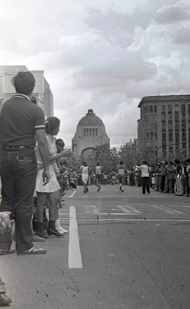La Maratón de CDMX ha tenido distintas metas en sus cuarenta ediciones: el Monumento a la Revolución, el Estadio Olímpico de Ciudad Universitaria y el Zócalo. Archivo EL UNIVERSAL.