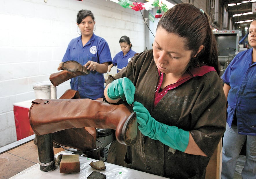 De acuerdo con el Instituto Mexicano para la Competitividad (IMCO) la brecha salarial entre hombres y mujeres es del 16% ARCHIVO. EFE