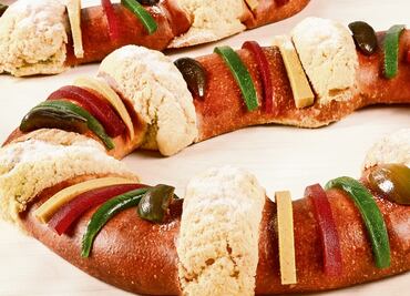 The world's biggest 3 Kings Cake