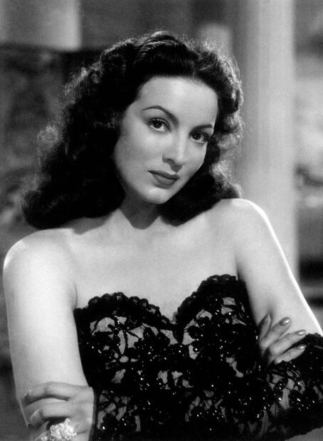 Igualitas: las fotos de Ángela Aguilar que demuestran su gran parecido con María Félix