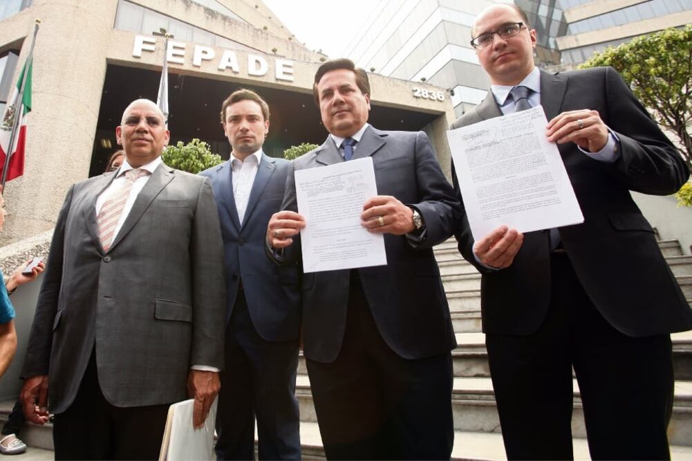 Integrantes del PAN presentaron en la FEPADE, de la Procuraduría General de la República, dos denuncias en contra de la ex candidata y diputada con licencia de Morena Eva Cadena Sandoval. (PAN)