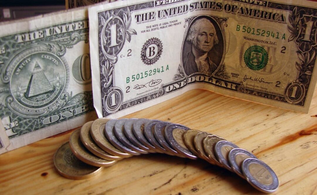 Dólar cierra en $18.90 en bancos 