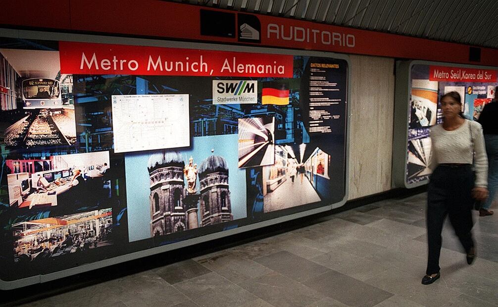 La estación del Metro Auditorio, de la línea 7, ha sido testigo de la presentación de varios proyectos, donde han acudido invitados especiales. Aquí una imagen de 1997. Foto Guillermo González EL UNIVERSAL.