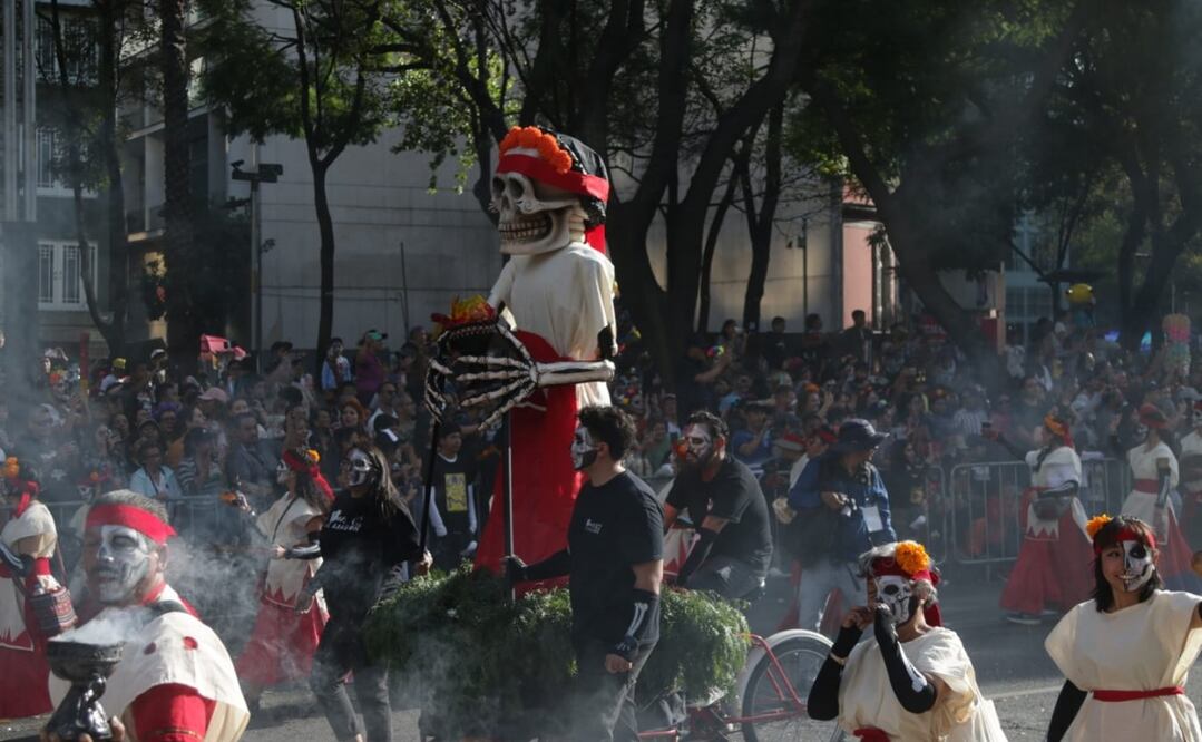 Inicia el desfile de Día de Muertos en avenida Paseo de la Reforma.  Foto: Carlos Mejia / EL UNIVERSAL