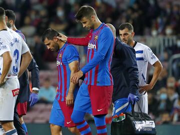 ¿Por qué Sergio 'Kun' Agüero salió de cambio en el partido del Barcelona?