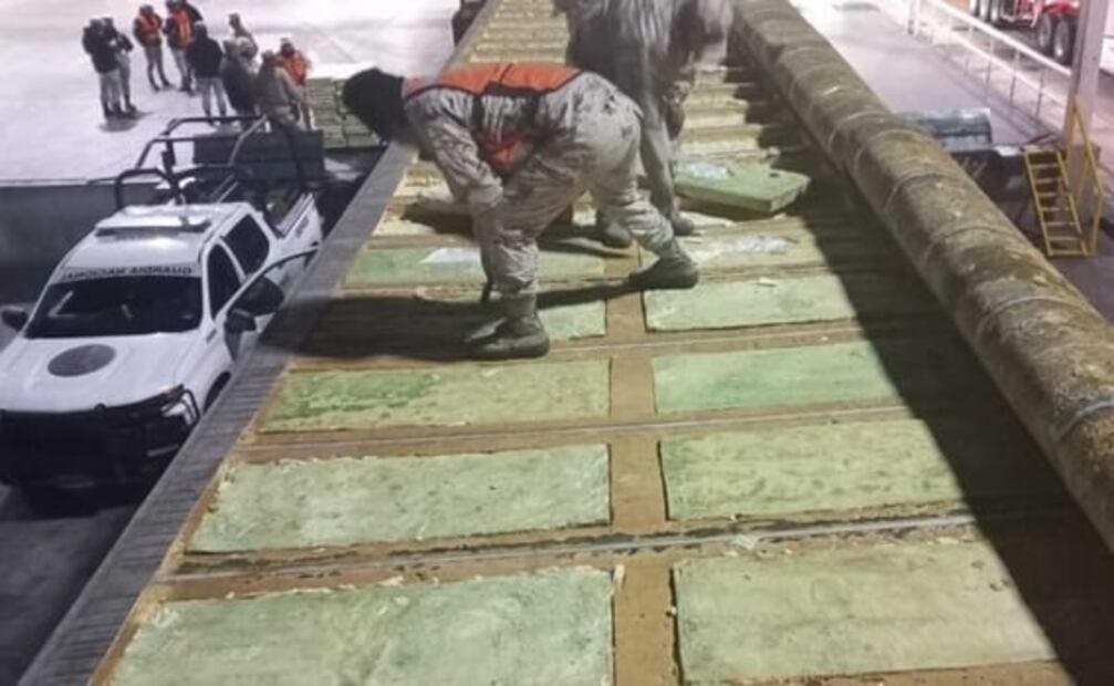 Aseguran tractocamión con más de 400 kilos de posible metanfetamina en Sonora