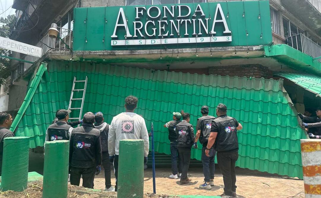 En días recientes, fue retirada una pérgola instalada por el restaurante Fonda Argentina en el cruce de Isabel la Católica y Eje 6. Foto: Especial.