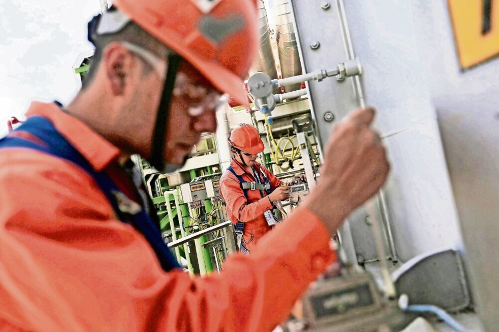 En México, las gasolinas usan el aditivo conocido como MTBE, el cual según algunos estudios puede generar cáncer y alteraciones géneticas (ARCHIVO EL UNIVERSAL)