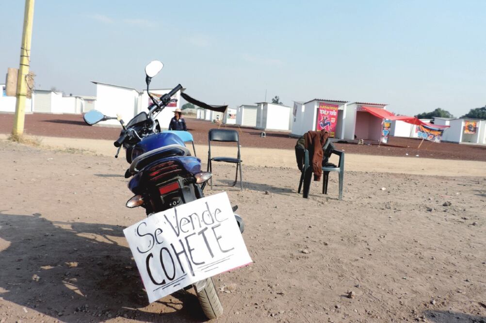 Comerciantes buscan alternativas. Vendedores reciben a los clientes en el mercado y luego los llevan a sitios autorizados para entregarles la mercancía. Foto: ARCHIVO EL UNIVERSAL