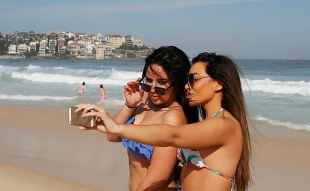 Este término nace de la unión de las palabras friend (amigo) y sexting, una práctica similar, pero la cual si tiene por objetivo una posible conquista