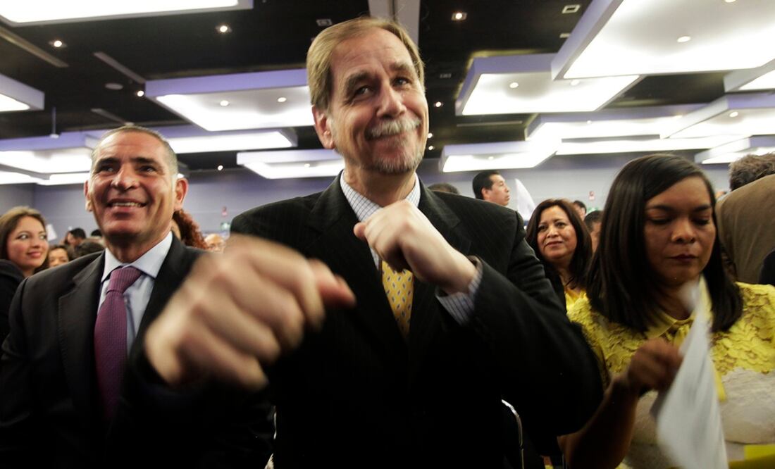 El líder perredista encabezó la celebración por los 27 años de fundación del sol azteca. /Juan Carlos Reyes - EL UNIVERSAL