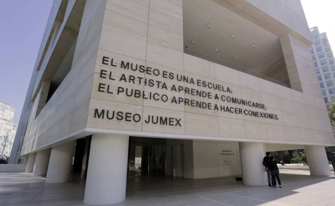 Luis Camnitzer (1937) Lübeck, Alemania. "A Museum is a School" (El museo es una escuela), 2009/2015. Instalación específica de sitio y postal /FOTO: Cortesía Museo Jumex.