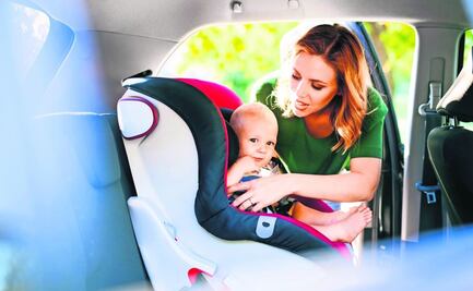 Advierten riesgos en sillas de bebé para autos