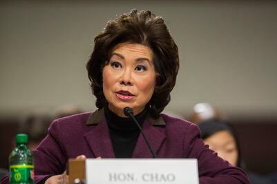 Senado de EU aprueba a Elaine Chao como secretaria de Transporte