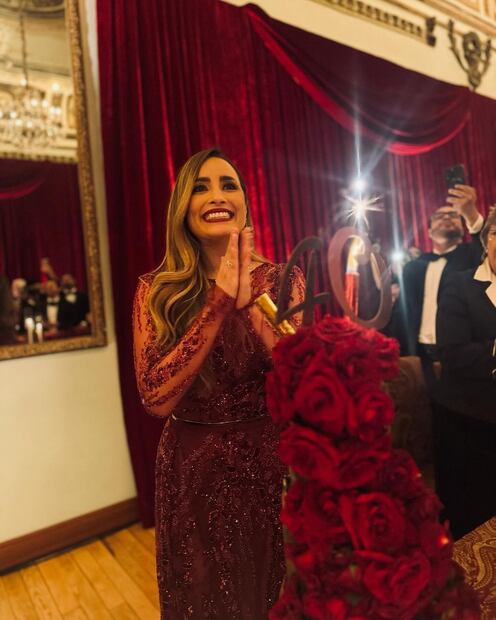 Cynthia Rodríguez en su fiesta. Foto: Instagram @kristalsilva_